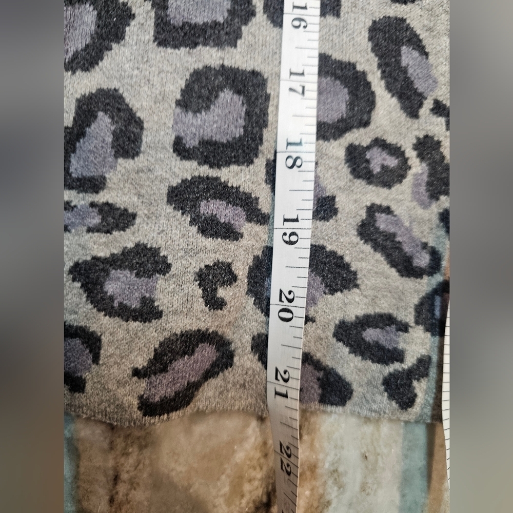 Tahari Leopard Print Sweater Top Gray Black Purple Animal Print Women’s XL - Picture 7 of 8